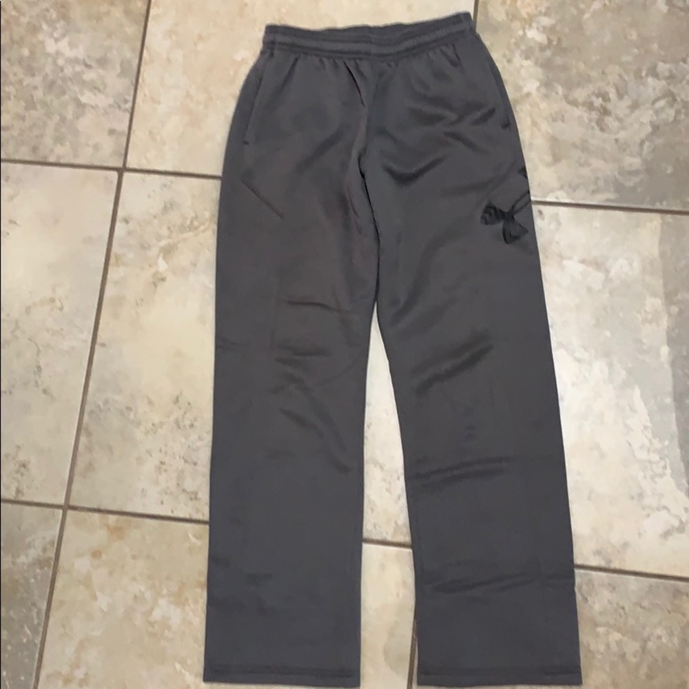 Youth Under Armour sweatpants with pockets